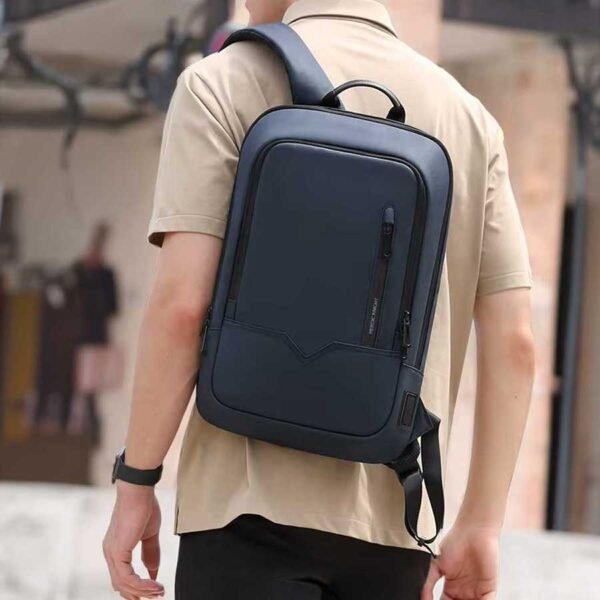 Mochila Slim Impermeável para Notebook 14” com Porta USB - Linora